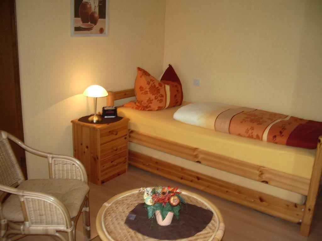 Hotel Gästehaus Resi Zeltingen-Rachtig Zimmer foto